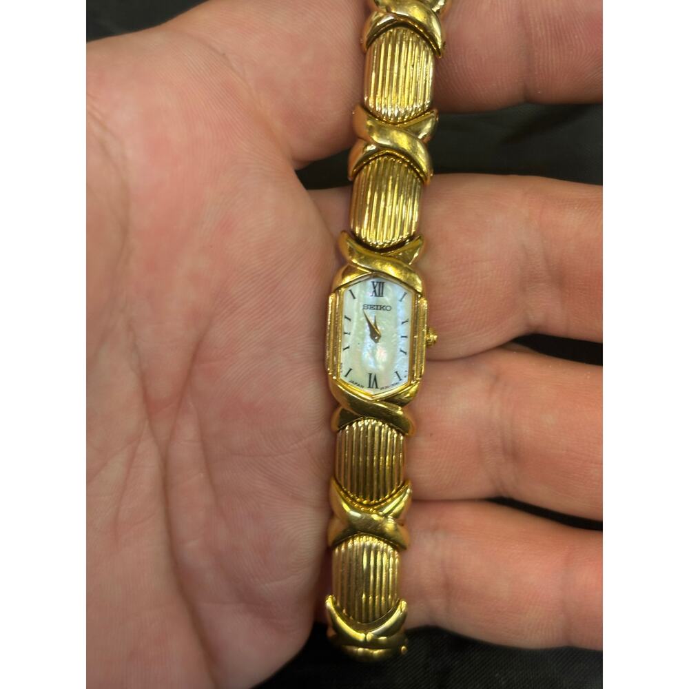 RARE Vintage Seiko 2E20-7389 MOP Gold Tone Womens Watch!